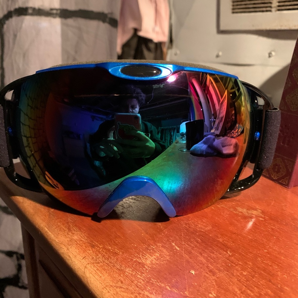 Snowboarding goggles